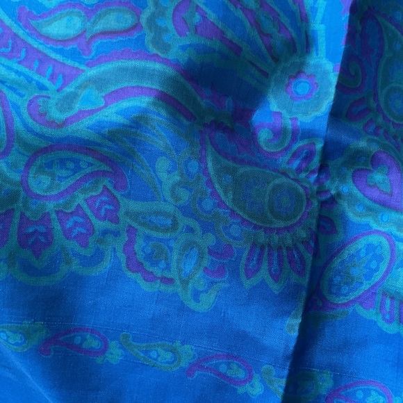 Beautiful Thai silk scarf, New 34”x35” - Picture 5 of 5